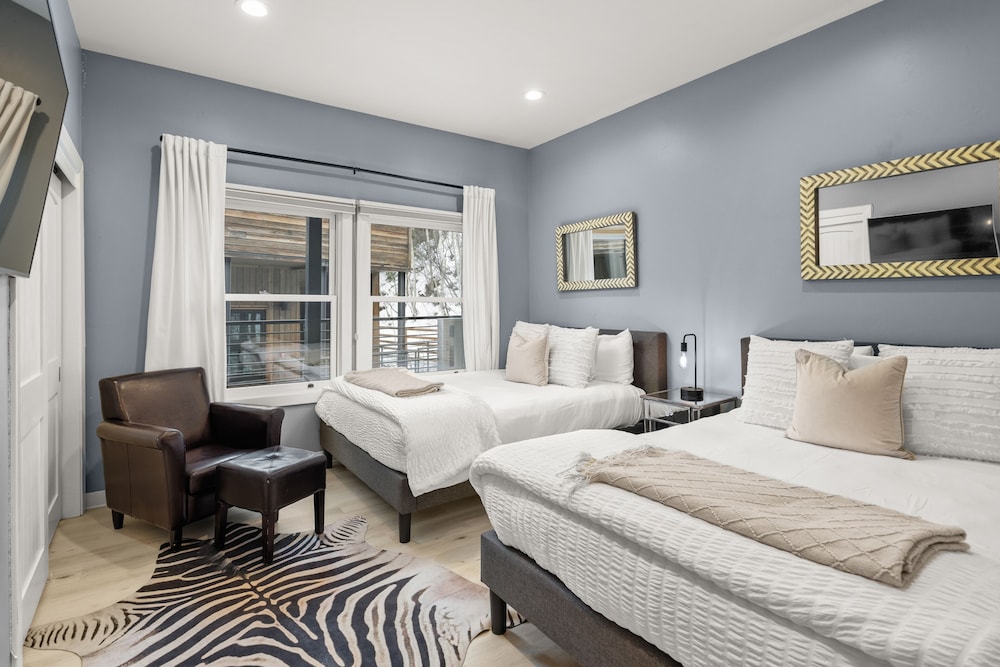 Durant Condominiums by Frias
