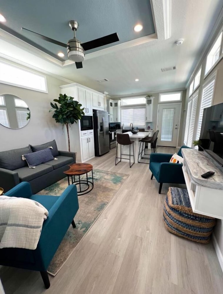 Island Oaks RV Resort