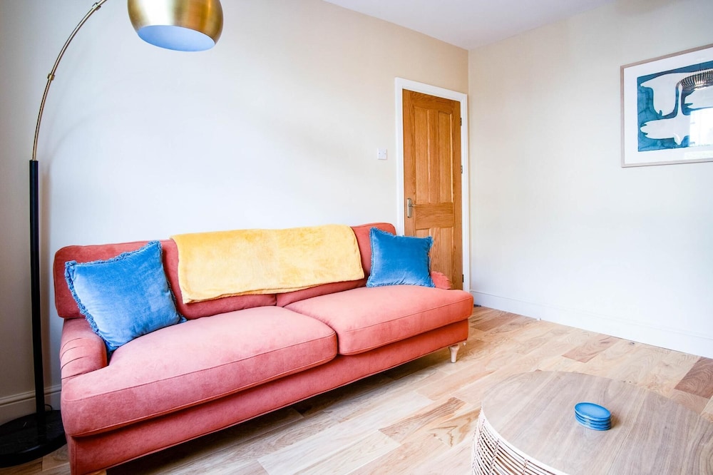Woodville Road - 2 Bedroom House - Mumbles