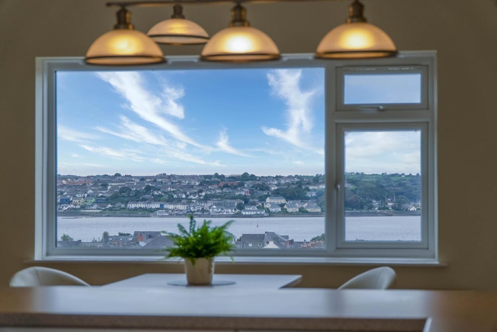 Longview - 4 Bedroom Holiday Home - Pembroke Dock