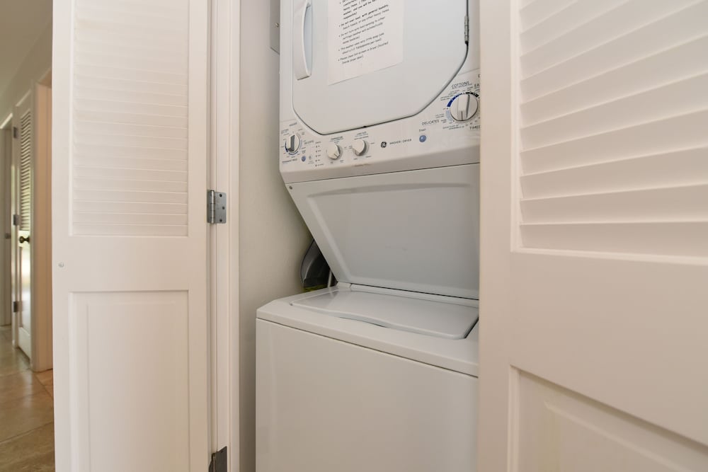 Lahaina Roads #205 1 Bedroom Condo by Redawning - Image 5