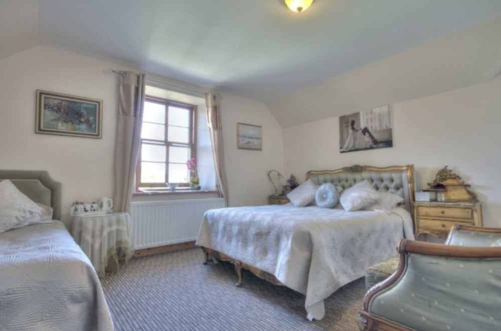 Stunning 5-bed House in Inverness view 5