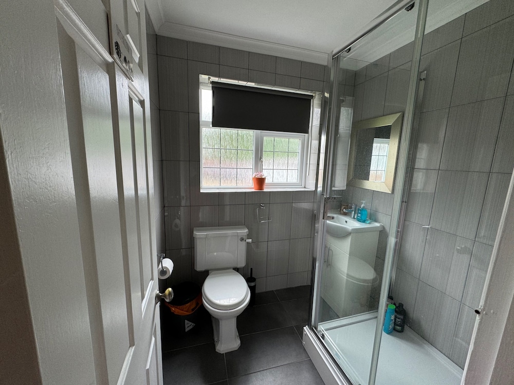 Lovely 2 Bedrooms Flat in South Sutton