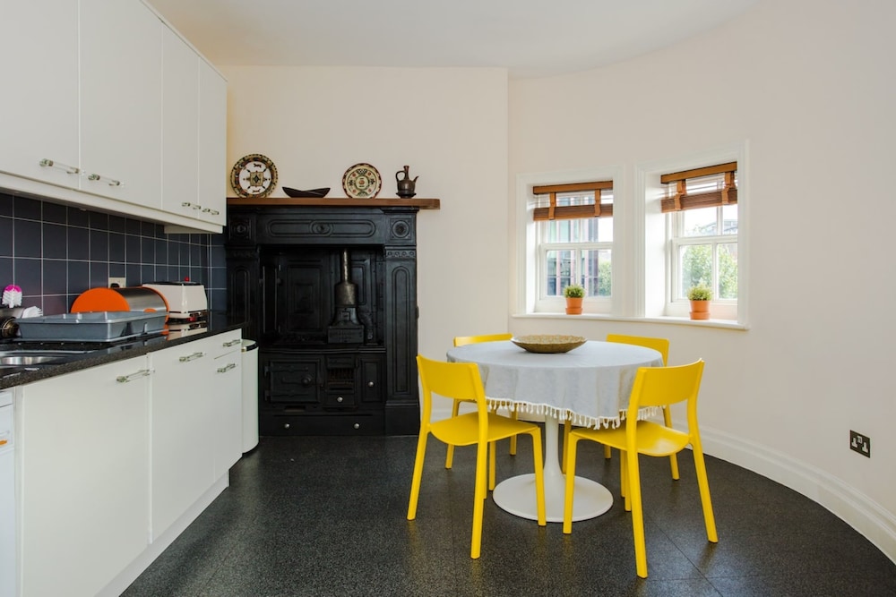 Luxury 2 Bedroom Apartment in London Bridge