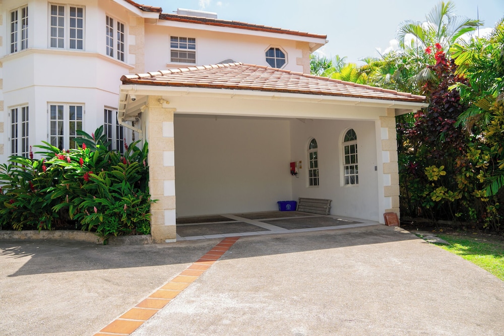 Marzalea 4 bd Villa by Zenbreak