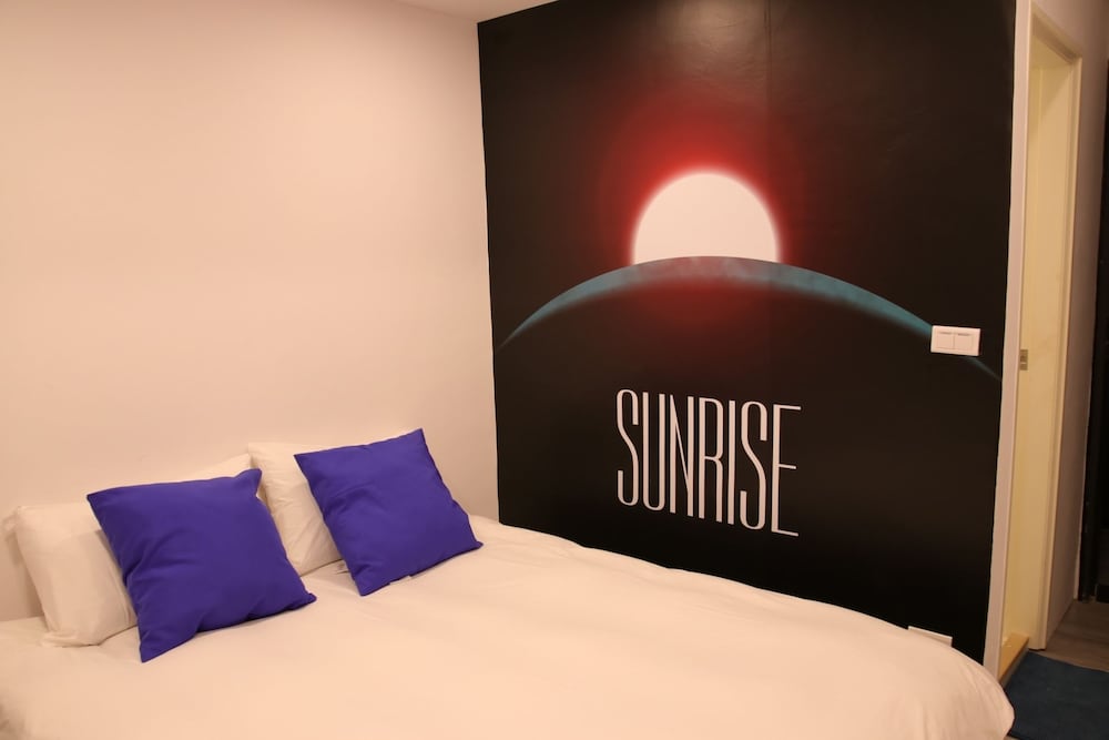 Fengjia Base14 Hostel