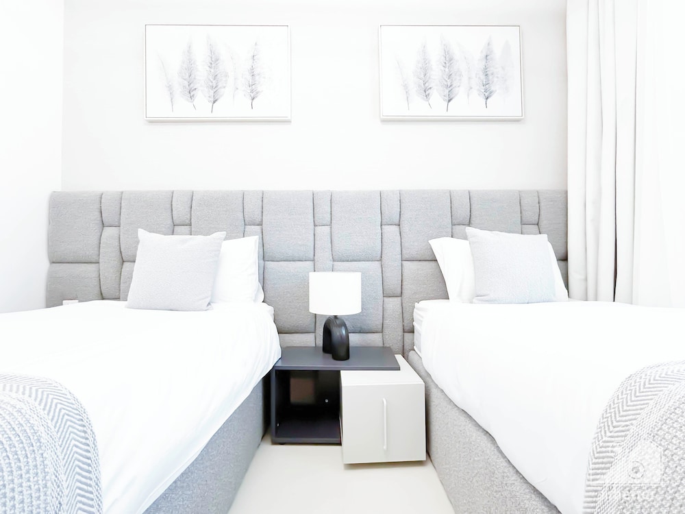 Luxury & Elegance at Burj Crown Downtown