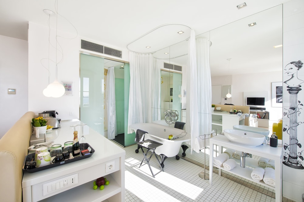 Riva Luxury Suites