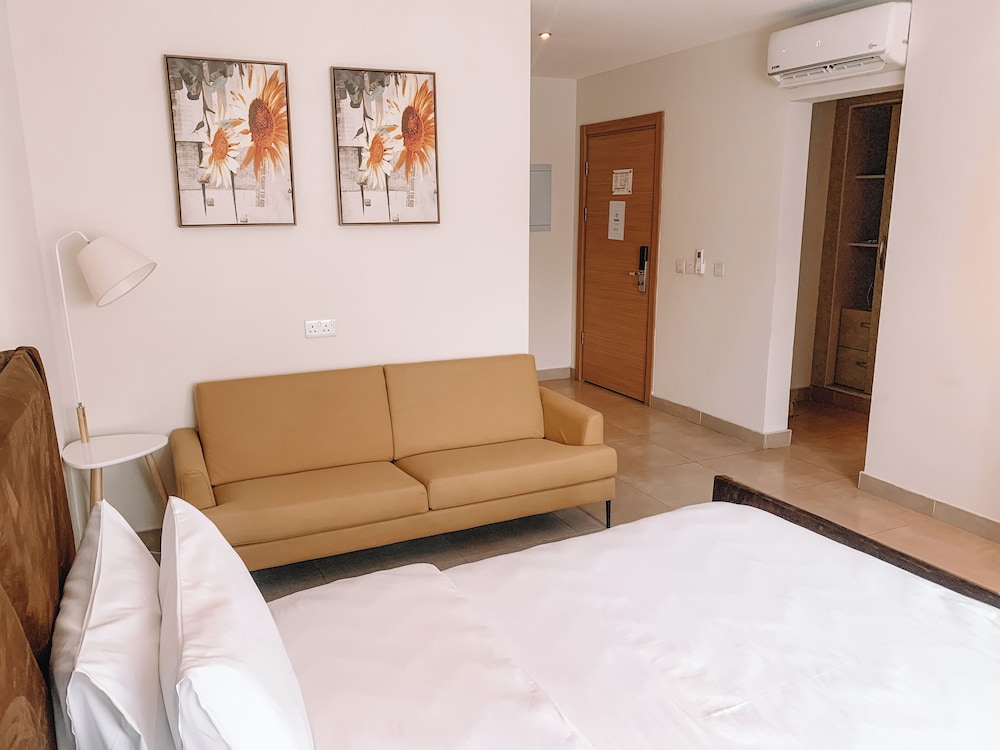 Sky Suites Airport