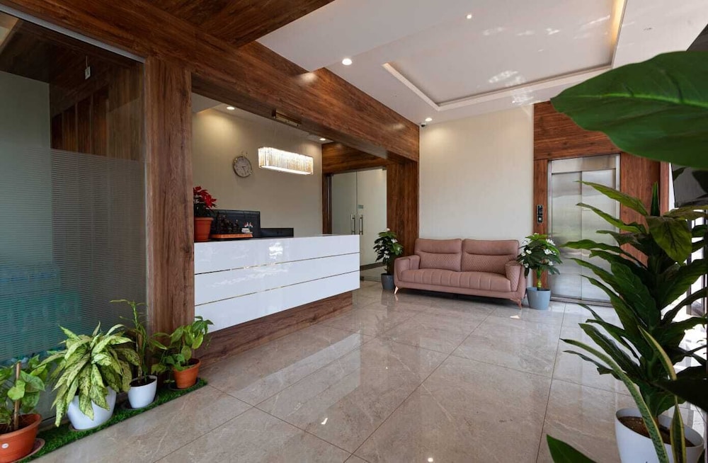 Hotel Aaradhya Crown