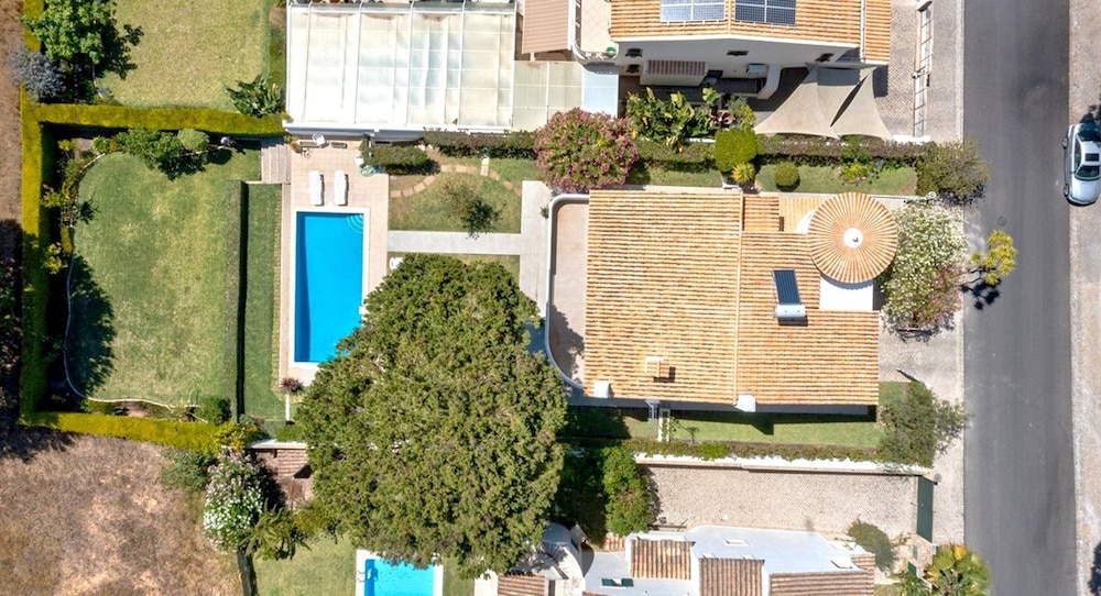 Old Village Area, Your Perfect Vilamoura Getaway, Private Pool, AC & Wifi