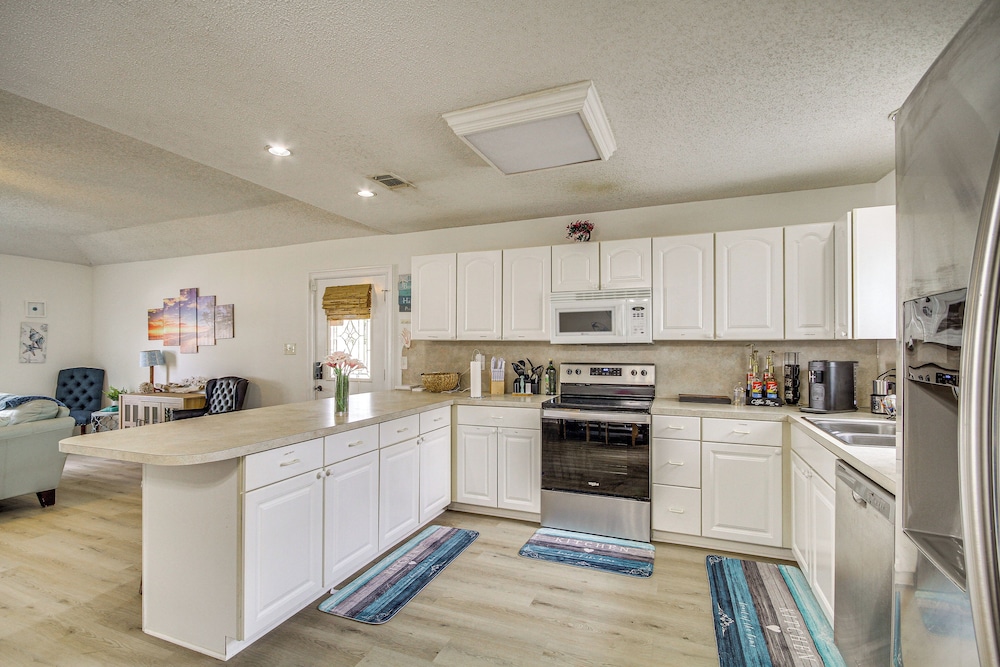 Lovely Gulfport Home: Walk to Beach,1 Mi to Marina