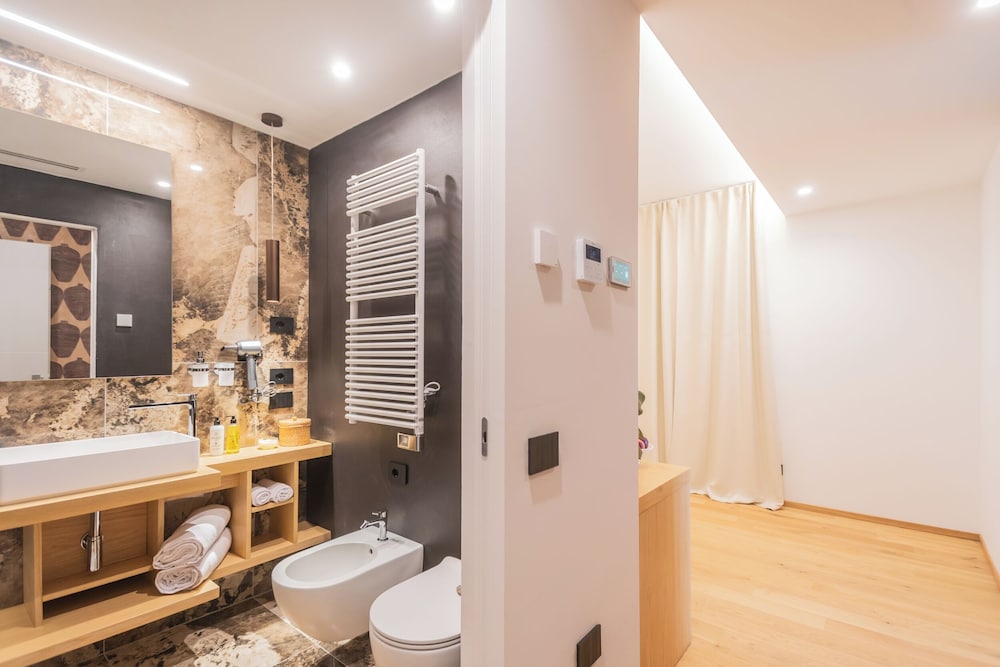 Pureview Luxury Suites, with breakfast & pool by Rent all Como