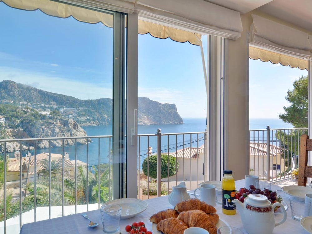 Villa With Incredible sea Views and Pool Sleeps 7