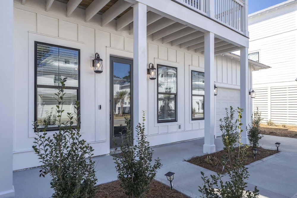 Beach to Bay 3BR Retreat - Cowboy Pool & Golf Cart