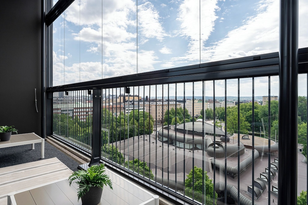 3BR Modern Loft Penthouse with Sauna & Parking