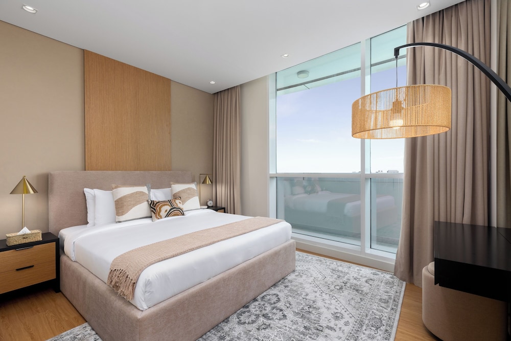 Maison Privee - Chic Downtown Living w/ Dubai Cityscape Views