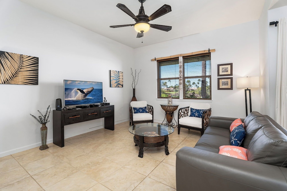 Walk to Restaurants/shopping - Excellent Golf Course Views - Private Beach Access - Vrkcv