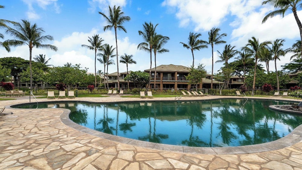 Tropical Escape w/ Lanai, BBQ & Resort Amenities - Vrkcv