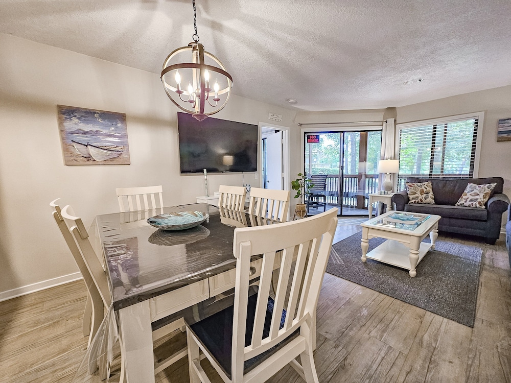 Serene 2 Bed, 2 Bath Lodge, With Amenities, 101ac 2 Bedroom Lodge