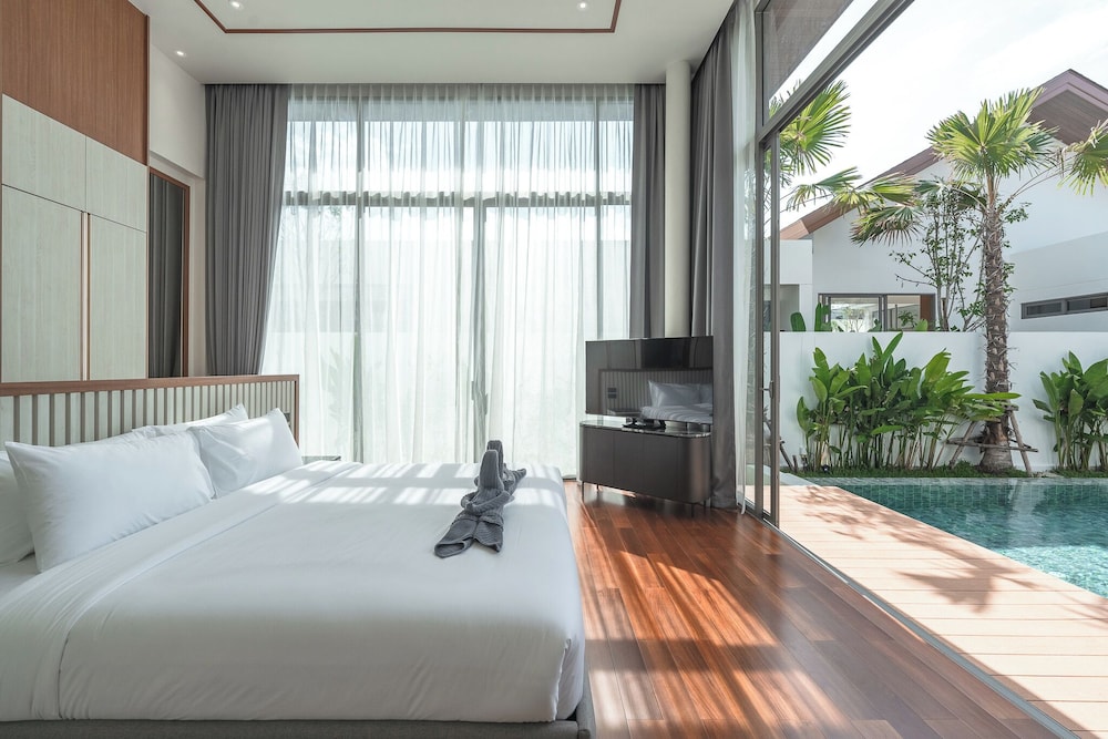 3BR PoolVilla Sunset Surin Beach V152