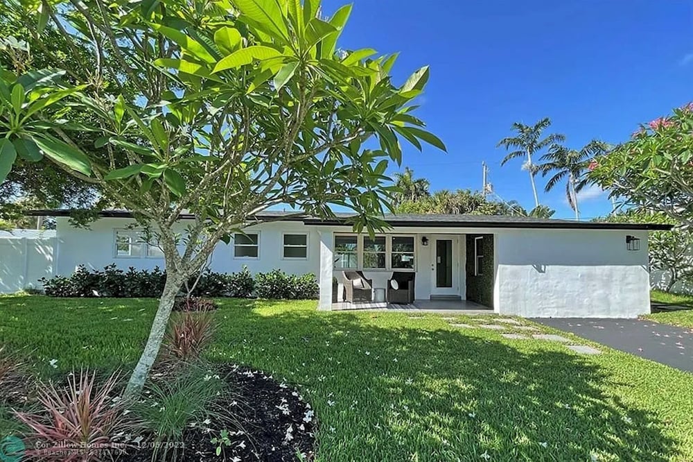Chic 3BR 2BA Getaway With Private Pool Oasis