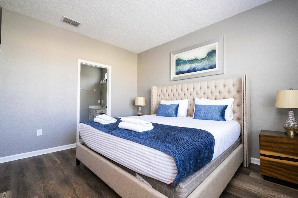 Solterra 12bd 11 5bat Sleeps24 Disney Pool Spa