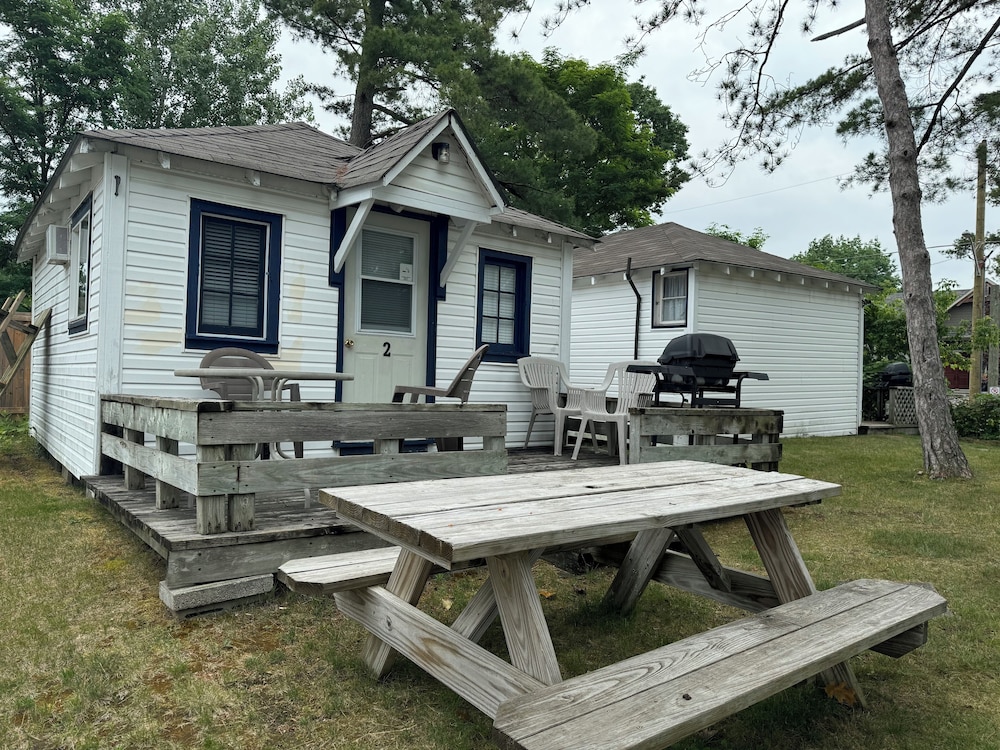 Alton Lodges