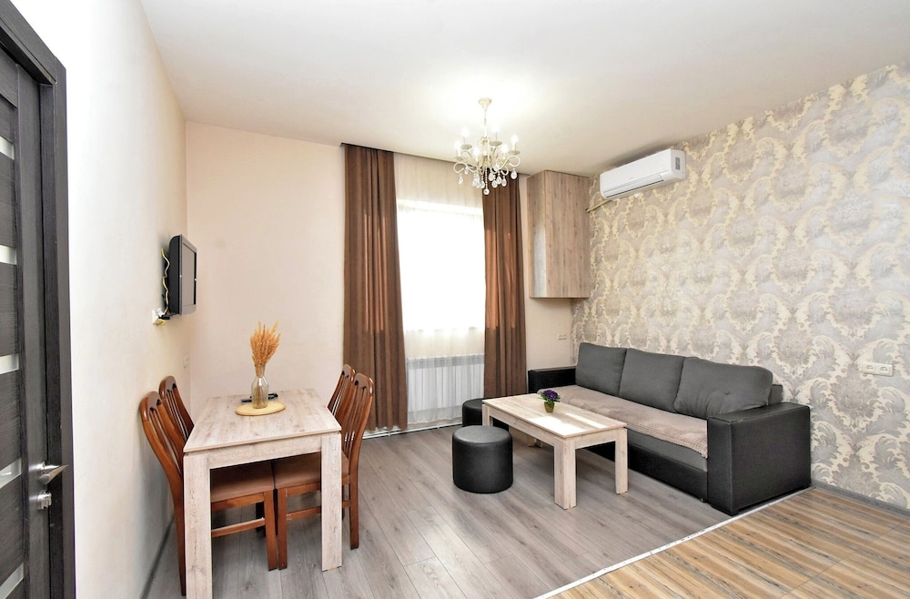 2 bedroom apartment on Teryan street