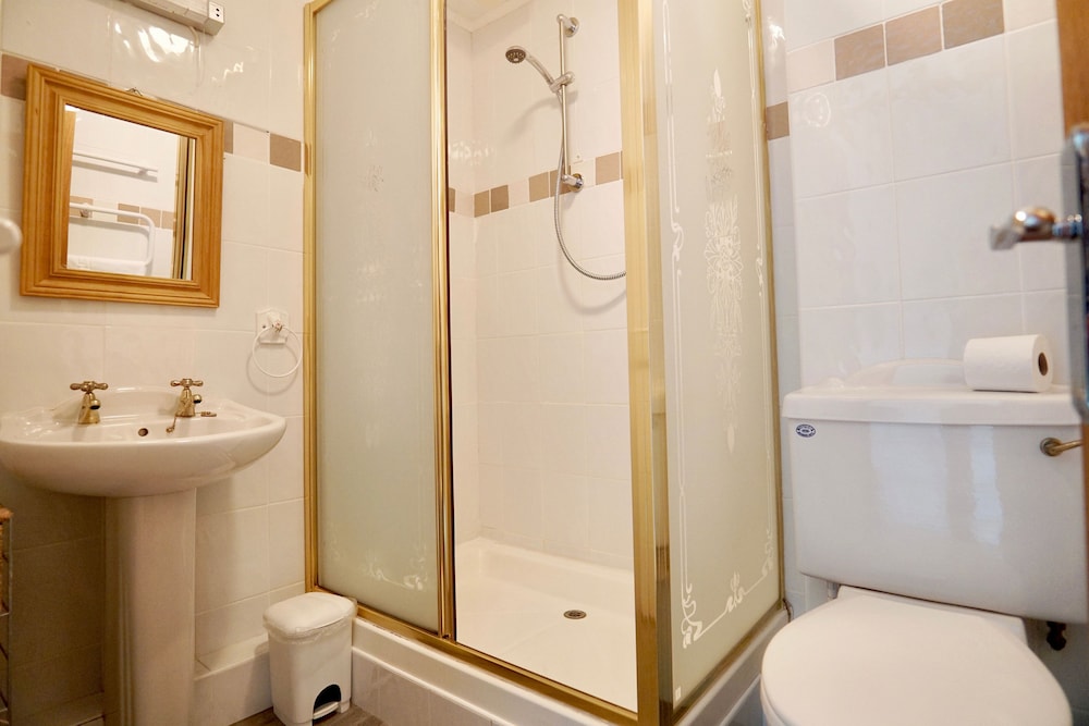 Special 2 Bedroom Home In White Cross