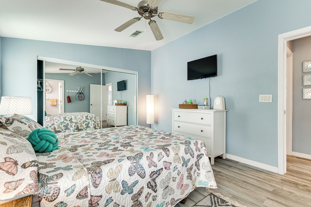 3 Mi to Fort Myers Beach: Home w/ Pool Access