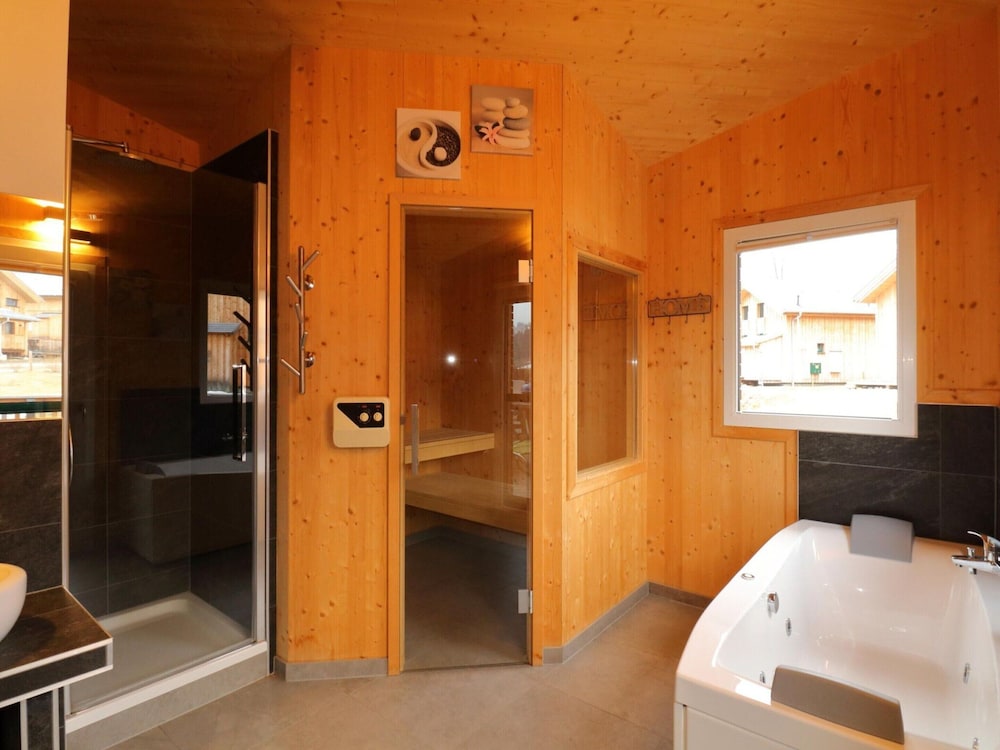 Modern Chalet in Sankt Georgen ob Murau with Hot Tub
