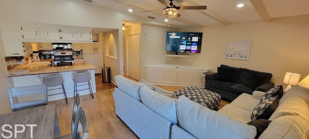 Large 3 Bedr Bay Views Pool Great Deck 3 Bedroom Condo