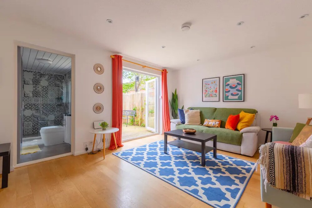 Bright 3 Bedroom House With Terrace, 16 Mins to Big Ben