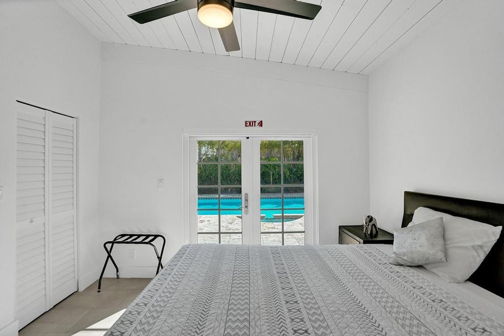 New Pool House 3-bedroom Home Victoria Park