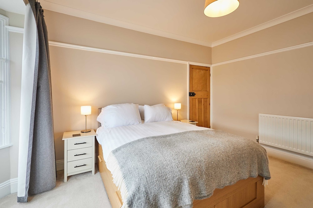 Host Stay Bristol Avenue