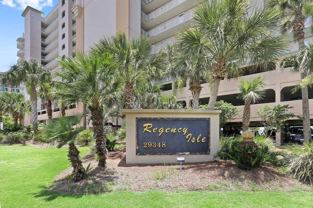 Regency Isle 1102 3 3 2 Covered Parking Spots Penthouse