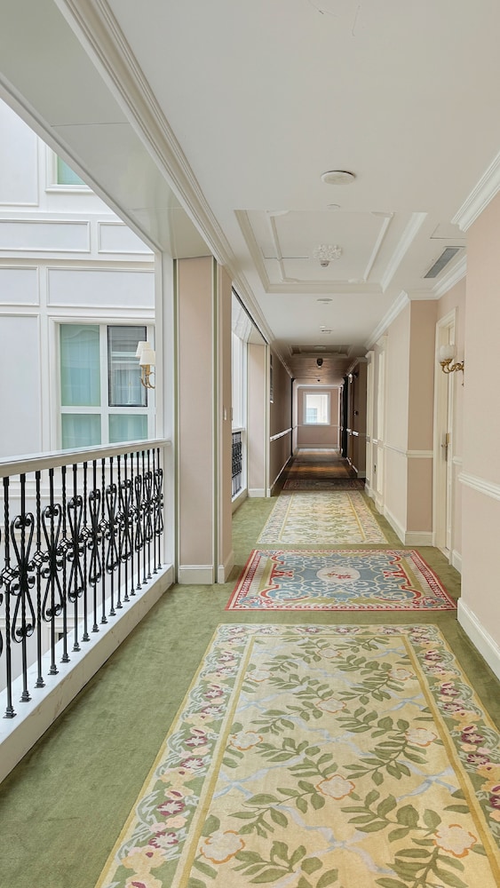 NARADA RESORT SHANGHAI HOTEL Disney Store