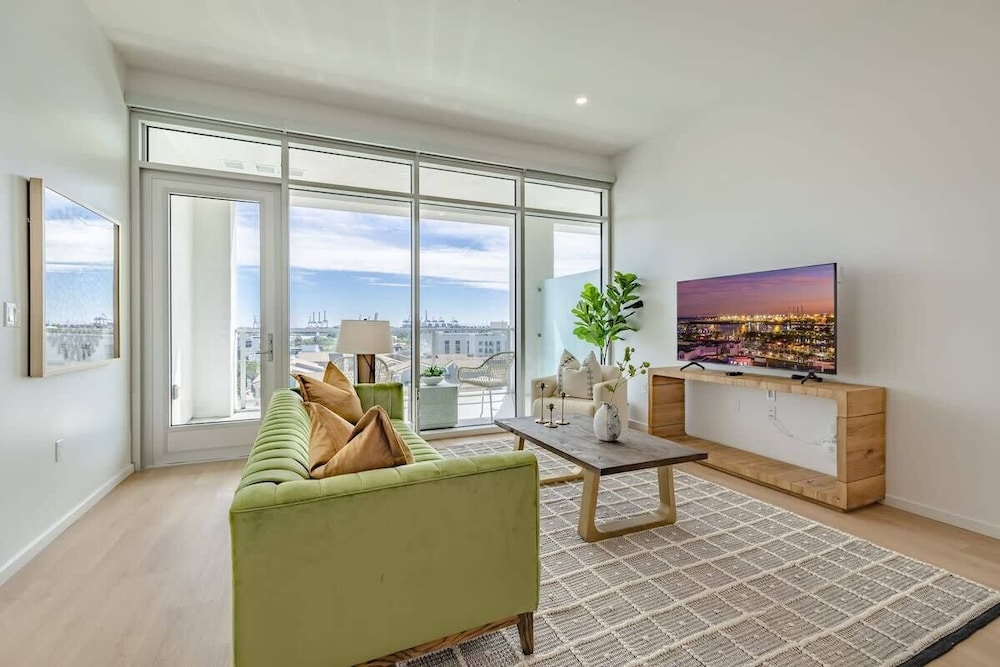 @ Marbella Lane - Sleek Corner Ocean View