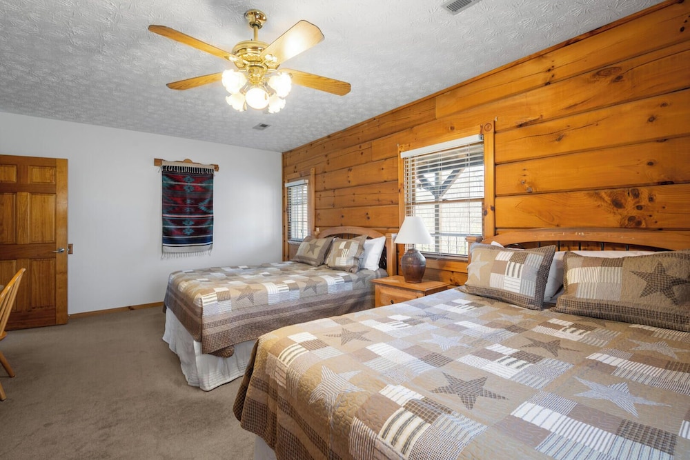 Country Pines Lodge