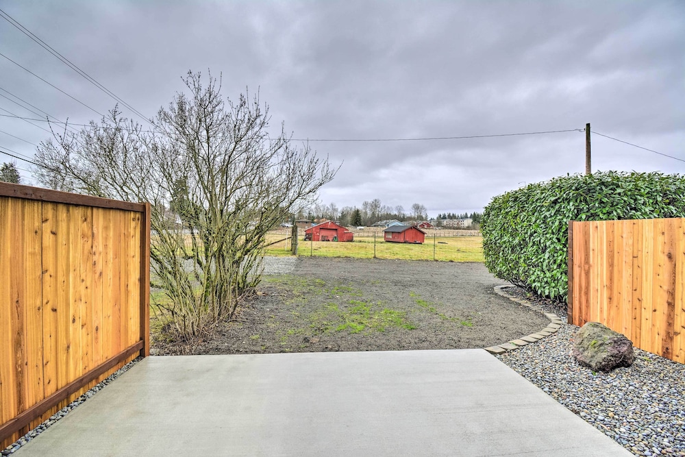 Luxurious Tacoma Retreat w/ Quartz Countertops! view 5