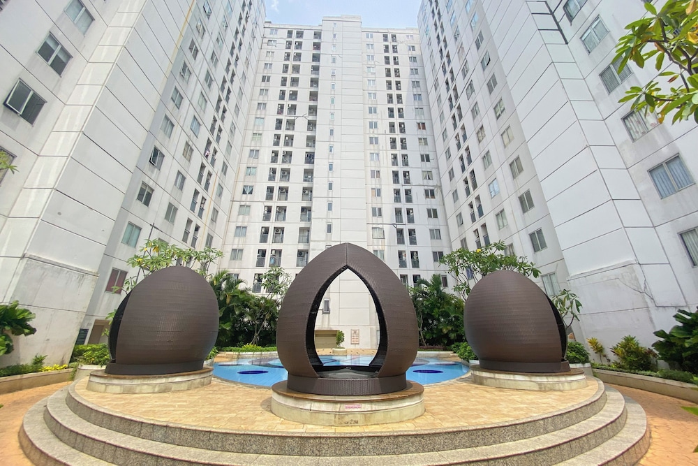 Soft Toned And Comfy 2Br Near Mall At Bassura City Apartment