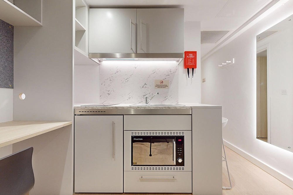 Student Only, Elegant Bronze Studio in Paddington