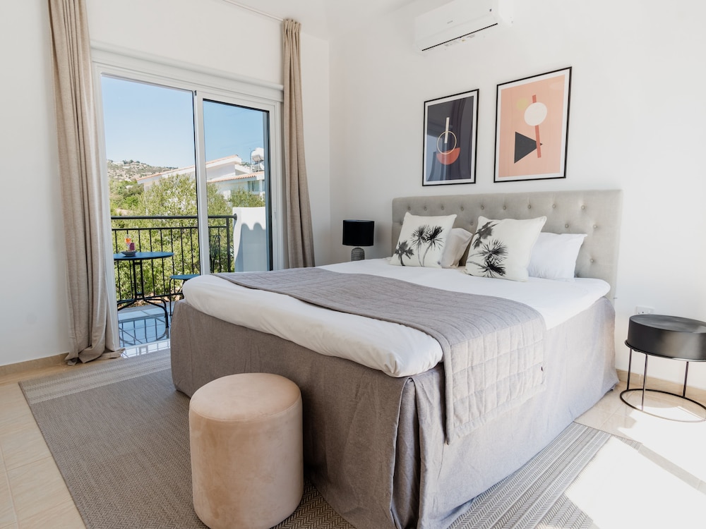 Sanders White Mountains - Modern Villa With Pool