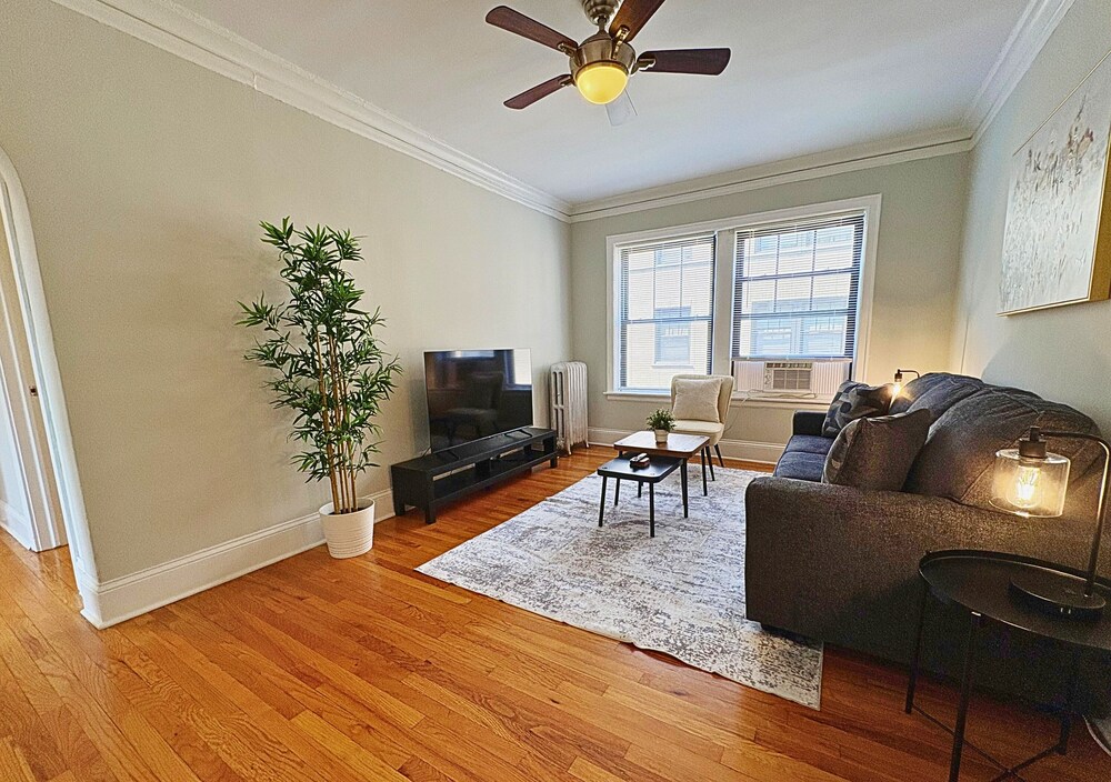 Furnished 1BR - Woodlawn 2W
