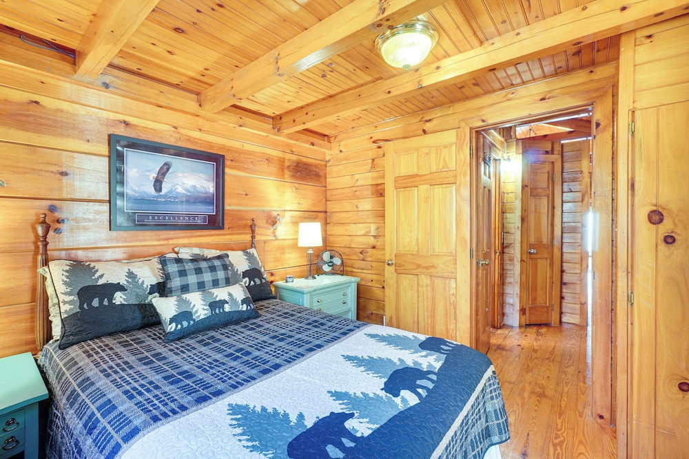 Cabin w/ Deck & Mountain Views Near Gatlinburg!