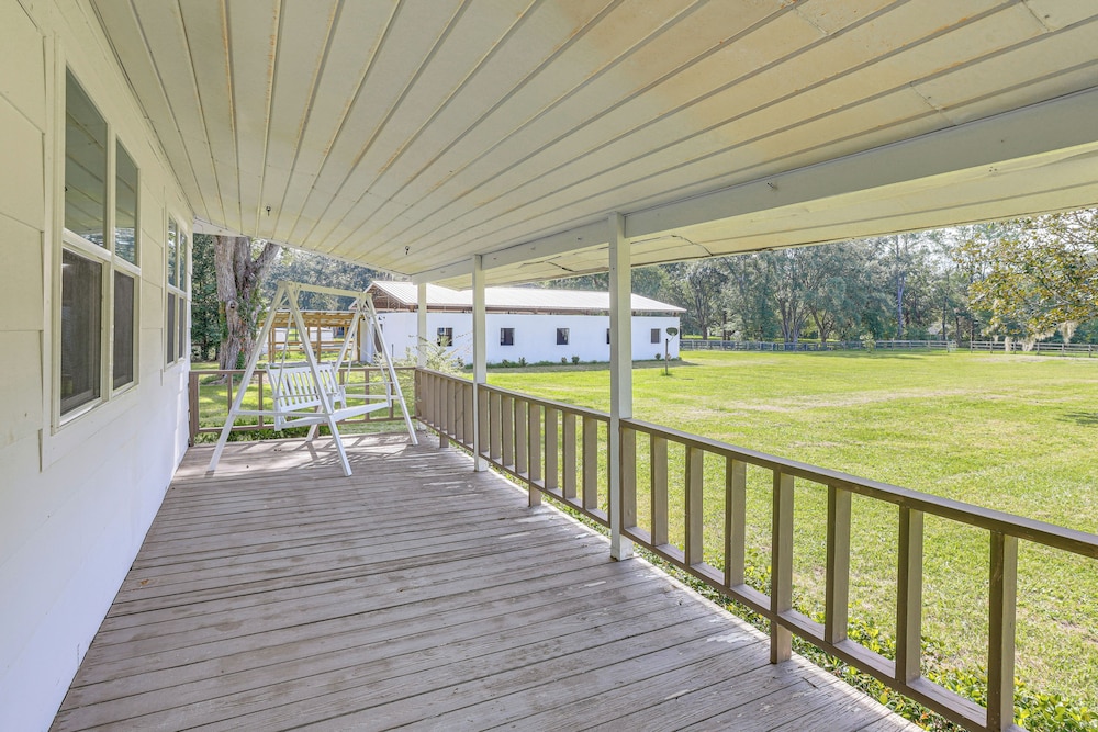 16 Mi to Wec: Horse-friendly Home on 5 Acres!