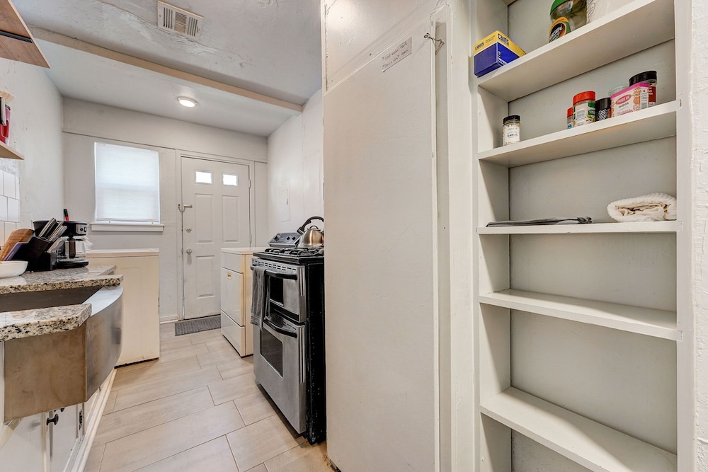 2BR Cozy House Near Paseo the Art District