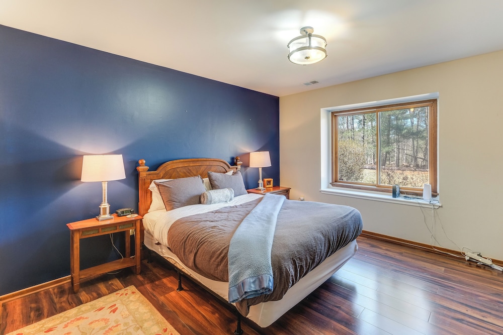 Waterfront Cabin on 32 Acres in Leesburg!
