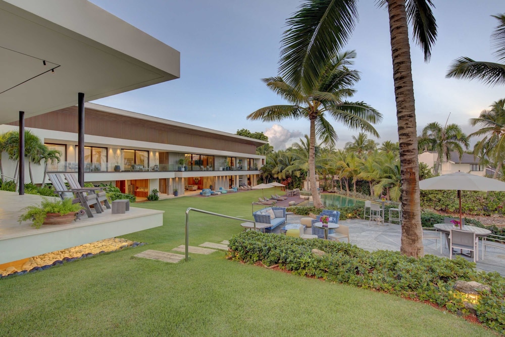 Clifftop Icon of Caribbean Luxury